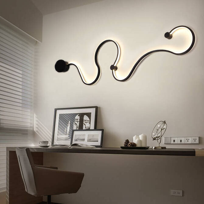Modern Aluminum Snake-Shaped LED Wall Sconce Lamp - Curved Design, 1-Light Fixture, Contemporary Home Lighting