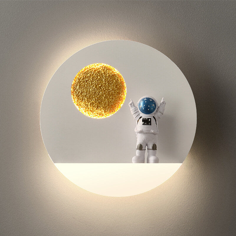 Contemporary Iron Resin Round Astronaut LED Wall Sconce Lamp for Bedroom, Modern Space-Themed Lighting, Unique Decorative Wall Light Fixture, Astronaut Design Night Light, Kids Room Decor, Space Adventure Bedroom Lighting, Stylish LED Wall Lamp, Creative