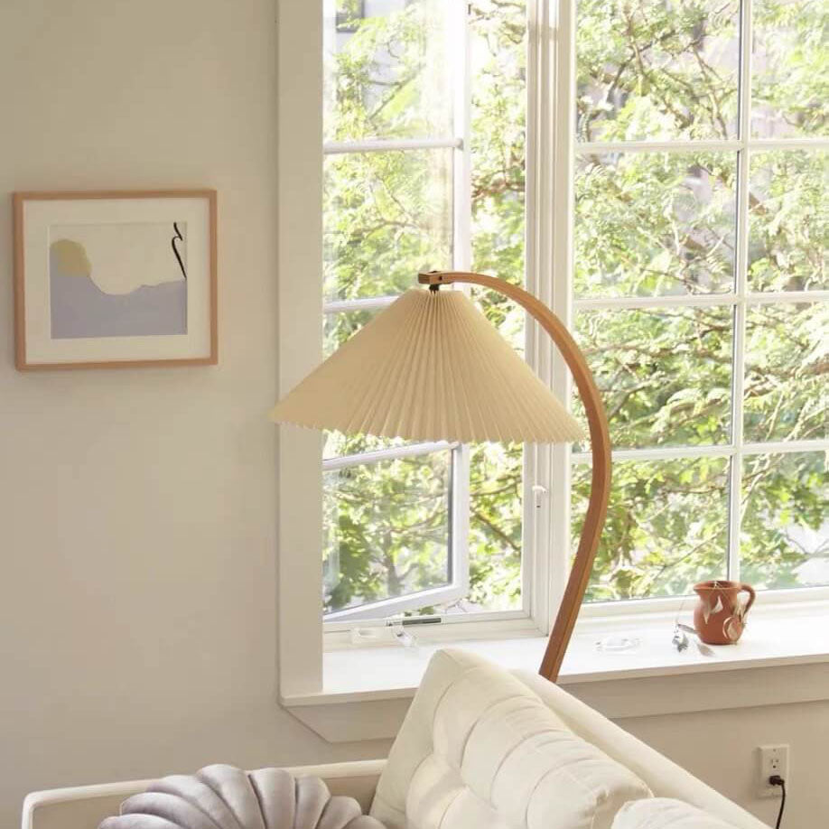 Modern Minimalist Pleated Fabric & Curved Iron 1-Light Floor Lamp for Living Room