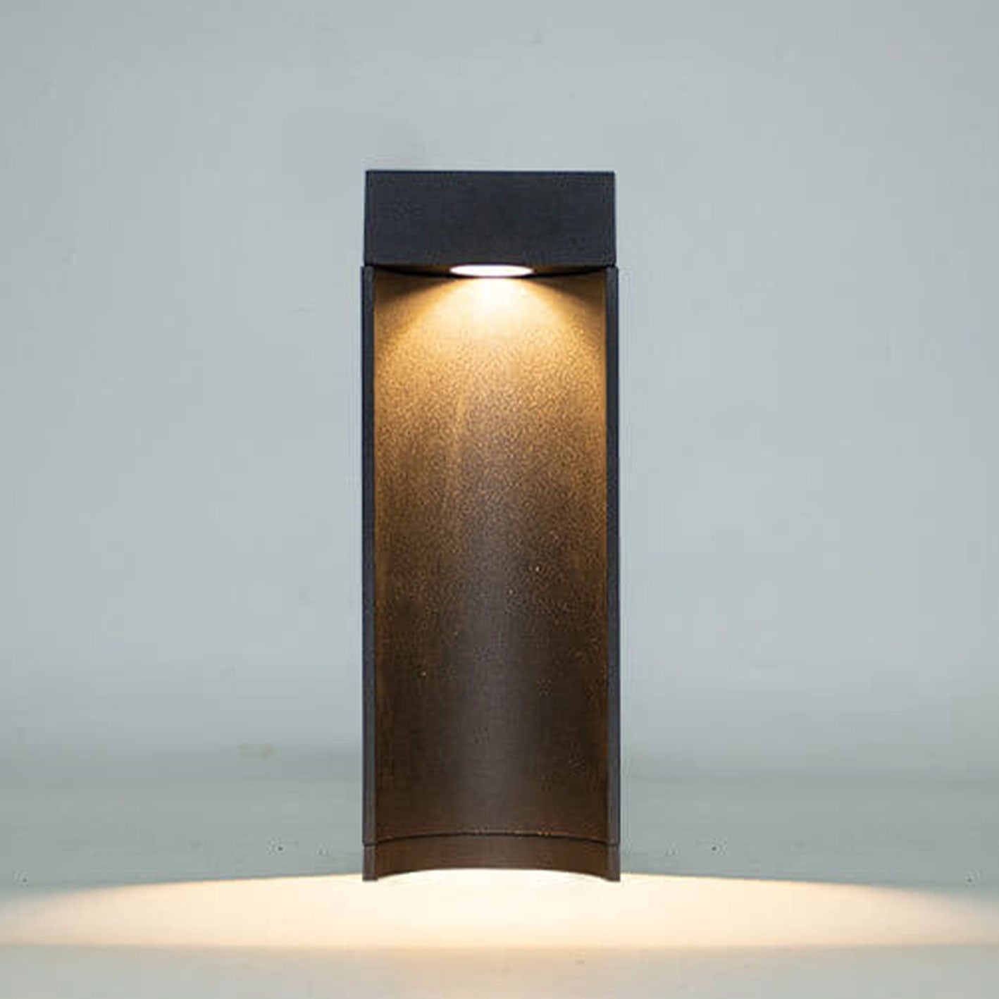Square Aluminum LED Outdoor Garden Path Lamp - Durable Lighting for Your Lawn