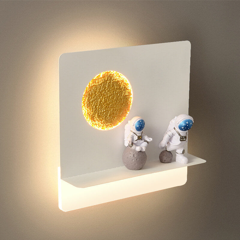 Contemporary Iron Resin Round Astronaut LED Wall Sconce Lamp for Bedroom, Modern Space-Themed Lighting, Unique Decorative Wall Light Fixture, Astronaut Design Night Light, Kids Room Decor, Space Adventure Bedroom Lighting, Stylish LED Wall Lamp, Creative