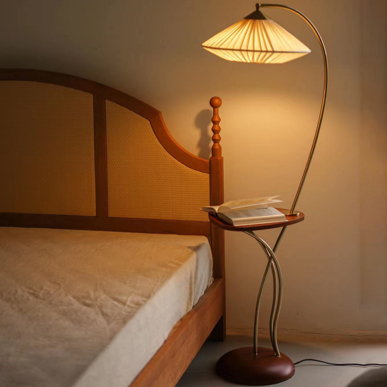 Vintage Round Cone Fabric Iron Floor Lamp - 1-Light for Bedroom Decor