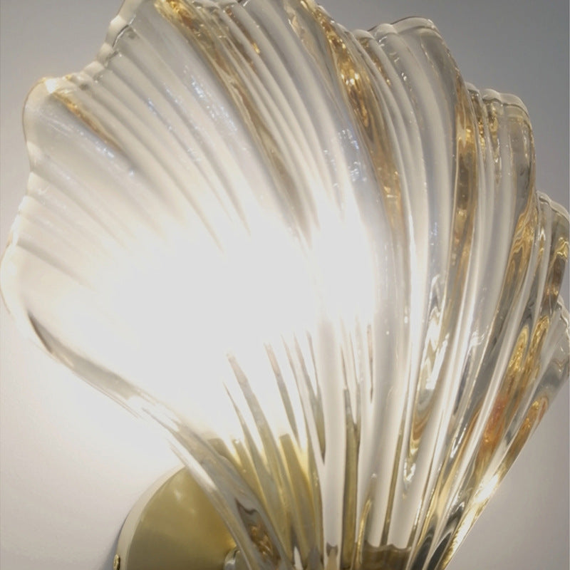 Modern Art Deco Scalloped Shell Amber Glass Wall Sconce Lamp - Brass Frame 1-Light Design for Bedroom
