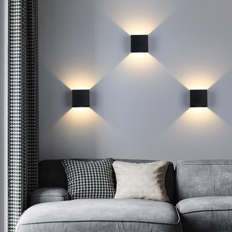 Modern Minimalist Square Aluminum LED Wall Sconce Lamp

Illuminate your space with our sleek modern minimalist square aluminum LED wall sconce lamp. Designed for versatility and elegance, this wall light fixture enhances any decor while providing energy-e