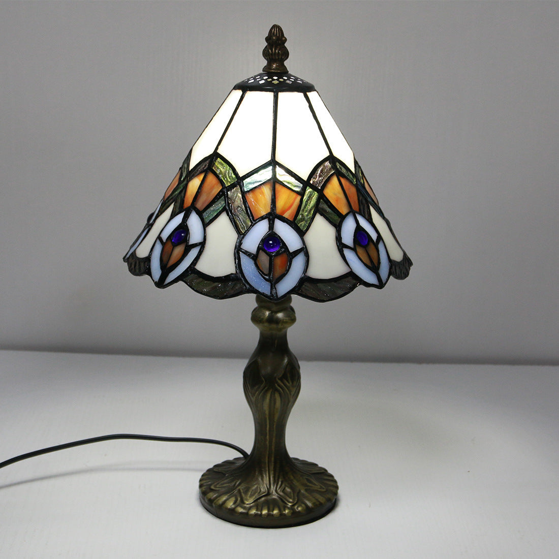 Vintage Tiffany Animal Flower Decoration Stained Glass Dome 1-Light Table Lamp, Tiffany Style Lighting, Stained Glass Lamp, Animal Design Table Lamp, Vintage Home Decor, Decorative Lighting, Unique Gift Idea, Elegant Lamp for Living Room, Antique-Inspired