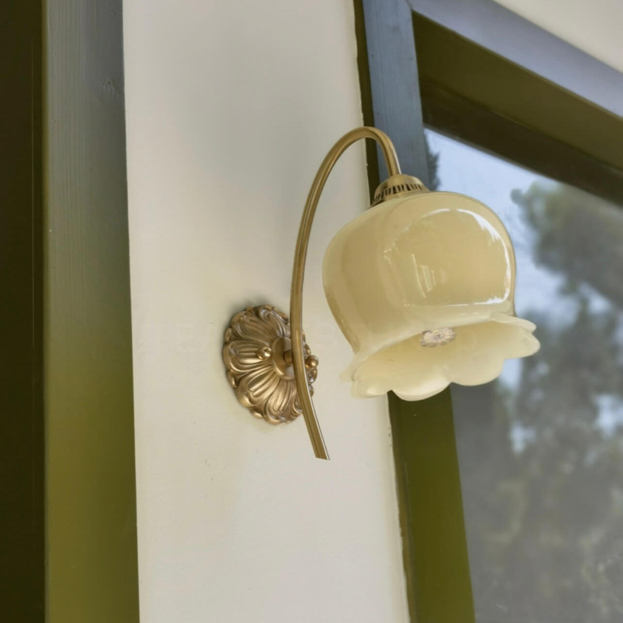 Vintage Floral Resin Wall Sconce - Copper Iron 1-Light Lamp for Bedroom