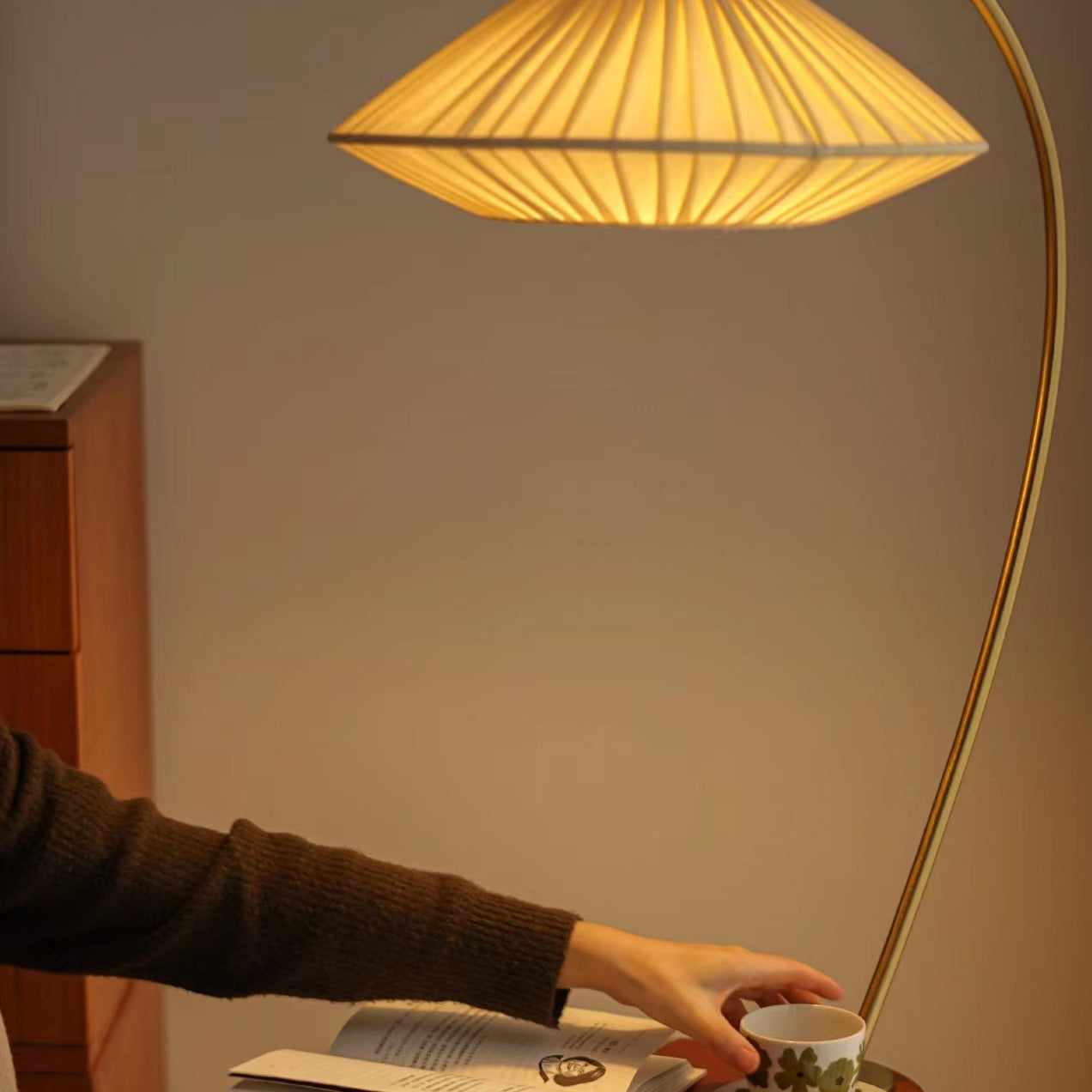 Vintage Round Cone Fabric Iron Floor Lamp - 1-Light for Bedroom Decor