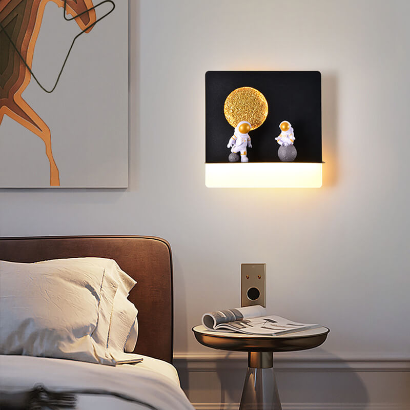 Contemporary Iron Resin Round Astronaut LED Wall Sconce Lamp for Bedroom, Modern Space-Themed Lighting, Unique Decorative Wall Light Fixture, Astronaut Design Night Light, Kids Room Decor, Space Adventure Bedroom Lighting, Stylish LED Wall Lamp, Creative
