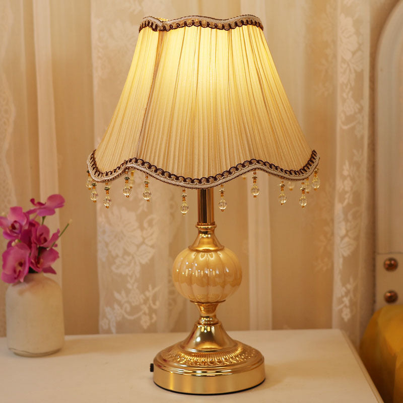 Traditional Vintage Floral Fabric Table Lamp with Glass Hardware Plating for Bedroom Lighting - Elegant Home Decor, Stylish Bedside Lamp, Retro Design, Antique Accent Lighting, Soft Illumination, Decorative Bedroom Lamp, Classic Floral Pattern Design, Uni