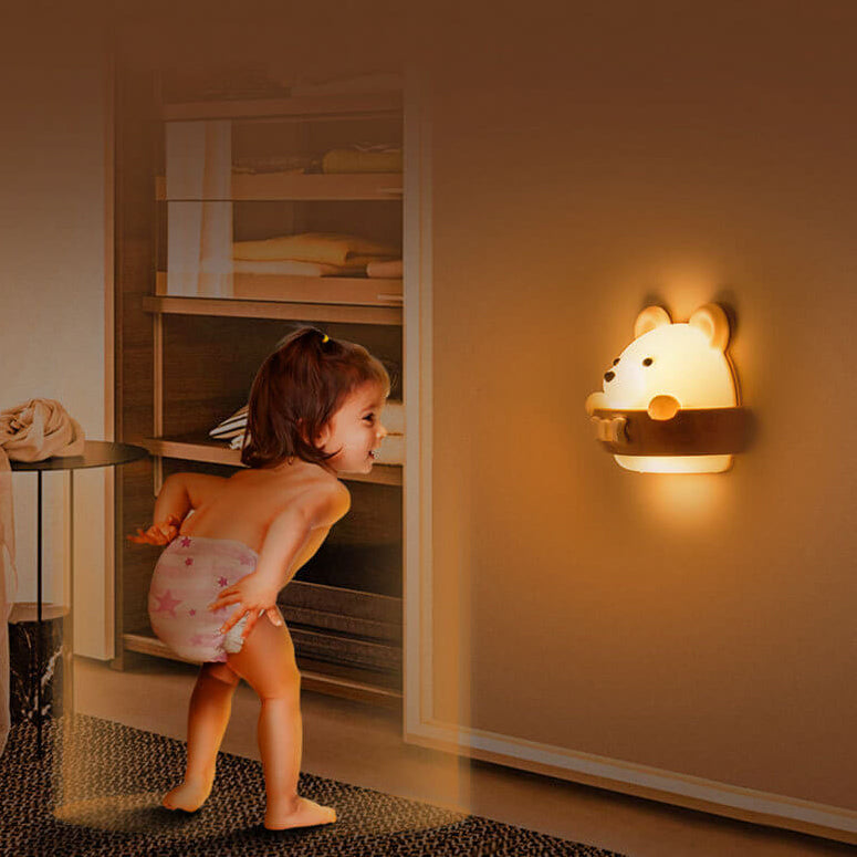 Creative Cartoon ABS Bear LED Night Light Wall Sconce Lamp for Kids Room, Cute Bear Design Nursery Light, Adjustable Brightness, Battery Operated Decorative Wall Lamp, Child-Friendly Nightlight for Boys and Girls