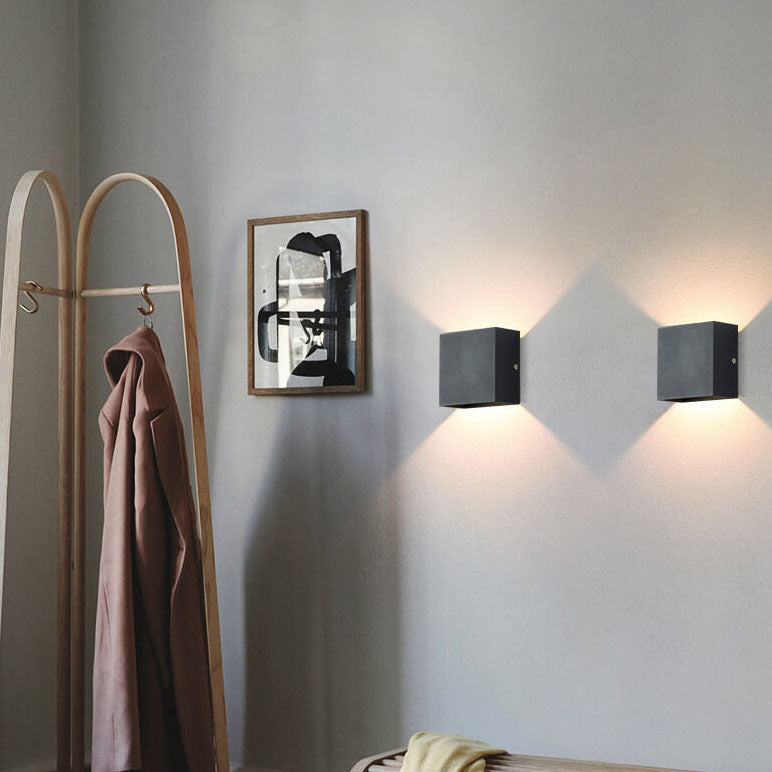 Modern Minimalist Square Aluminum LED Wall Sconce Lamp

Illuminate your space with our sleek modern minimalist square aluminum LED wall sconce lamp. Designed for versatility and elegance, this wall light fixture enhances any decor while providing energy-e