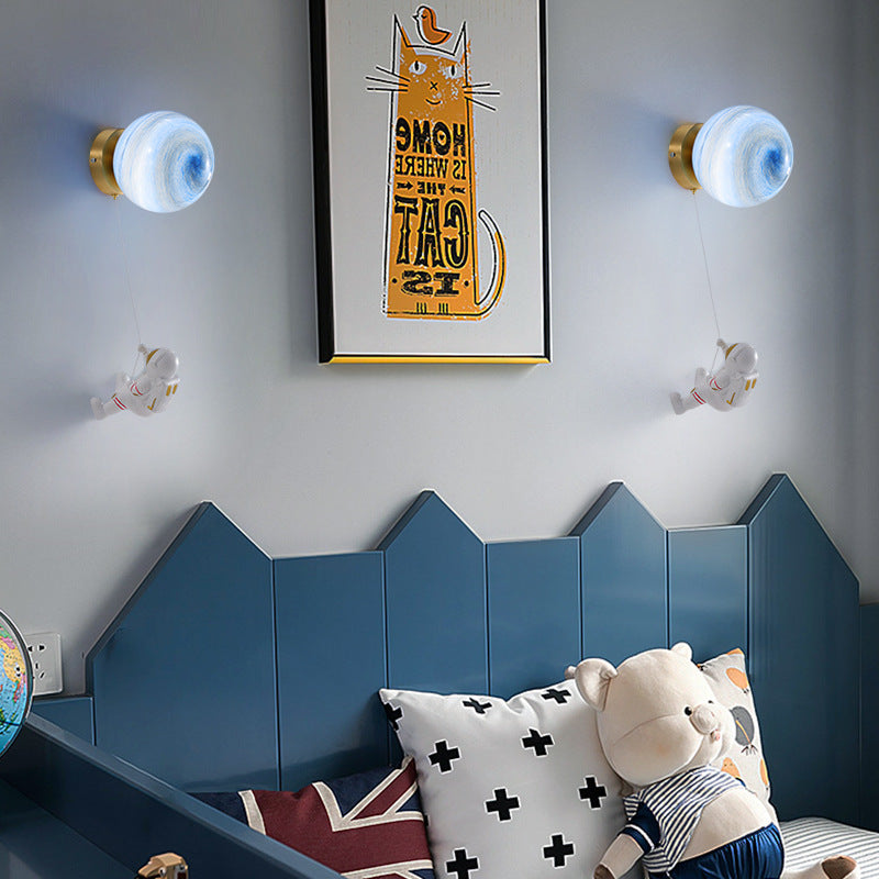 Contemporary 3D Printed Moon Shade Resin Astronaut 1-Light Wall Sconce Lamp for Bedroom, Unique Astronaut Decor, Modern Space-Themed Lighting, Ideal for Kids Room, Nursery Decor, Cosmic Wall Light, Artistic Home Lighting Fixture, Ambient Night Light for S