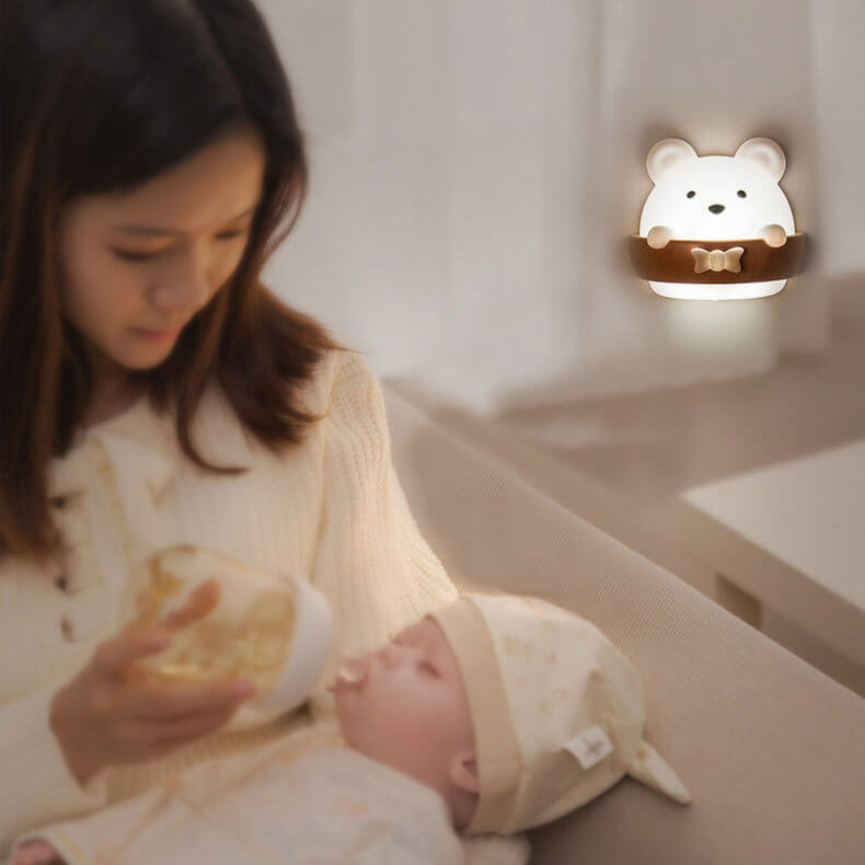 Creative Cartoon ABS Bear LED Night Light Wall Sconce Lamp for Kids Room, Cute Bear Design Nursery Light, Adjustable Brightness, Battery Operated Decorative Wall Lamp, Child-Friendly Nightlight for Boys and Girls