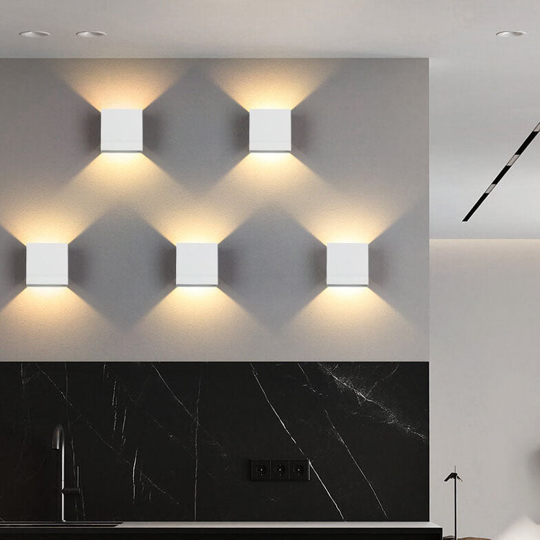 Modern Minimalist Square Aluminum LED Wall Sconce Lamp

Illuminate your space with our sleek modern minimalist square aluminum LED wall sconce lamp. Designed for versatility and elegance, this wall light fixture enhances any decor while providing energy-e