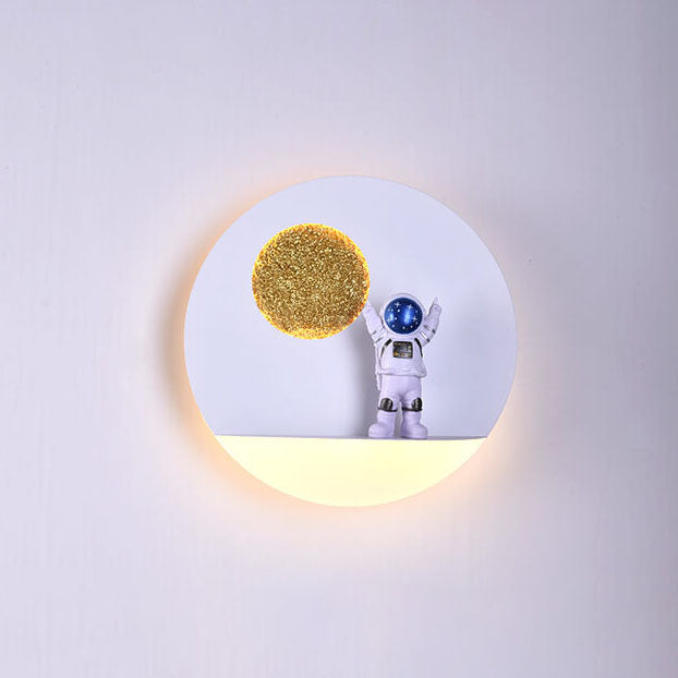 Contemporary Iron Resin Round Astronaut LED Wall Sconce Lamp for Bedroom, Modern Space-Themed Lighting, Unique Decorative Wall Light Fixture, Astronaut Design Night Light, Kids Room Decor, Space Adventure Bedroom Lighting, Stylish LED Wall Lamp, Creative