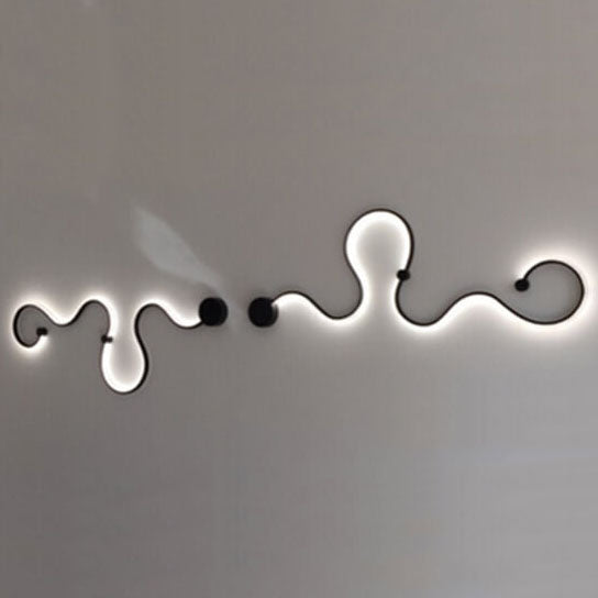 Modern Curved LED Wall Sconce - Aluminum Snake-Shaped 1-Light Lamp