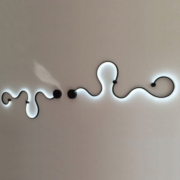 Modern Curved LED Wall Sconce - Aluminum Snake-Shaped 1-Light Lamp