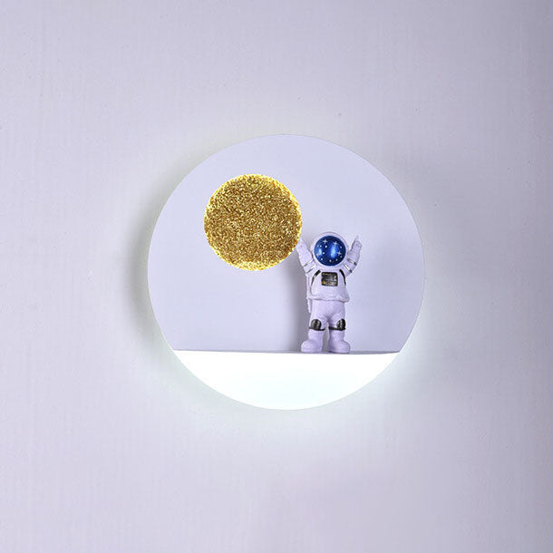 Contemporary Iron Resin Round Astronaut LED Wall Sconce Lamp for Bedroom, Modern Space-Themed Lighting, Unique Decorative Wall Light Fixture, Astronaut Design Night Light, Kids Room Decor, Space Adventure Bedroom Lighting, Stylish LED Wall Lamp, Creative