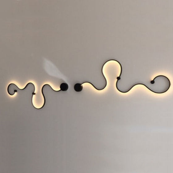 Modern Curved LED Wall Sconce - Aluminum Snake-Shaped 1-Light Lamp