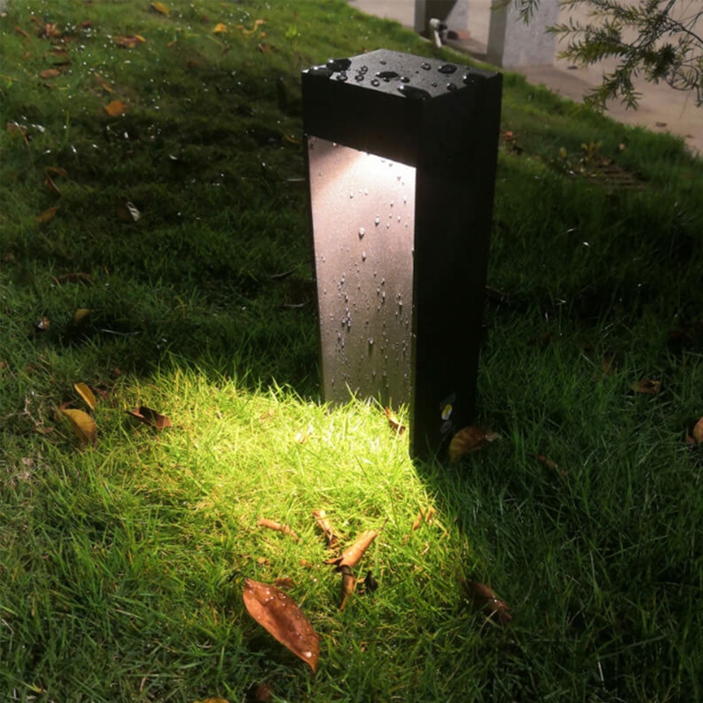 Square Aluminum LED Outdoor Garden Path Lamp - Durable Lighting for Your Lawn
