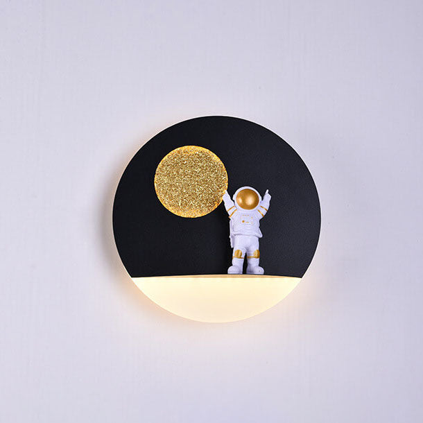 Contemporary Iron Resin Round Astronaut LED Wall Sconce Lamp for Bedroom, Modern Space-Themed Lighting, Unique Decorative Wall Light Fixture, Astronaut Design Night Light, Kids Room Decor, Space Adventure Bedroom Lighting, Stylish LED Wall Lamp, Creative
