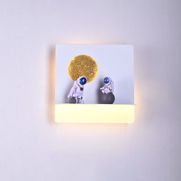 Contemporary Iron Resin Round Astronaut LED Wall Sconce Lamp for Bedroom, Modern Space-Themed Lighting, Unique Decorative Wall Light Fixture, Astronaut Design Night Light, Kids Room Decor, Space Adventure Bedroom Lighting, Stylish LED Wall Lamp, Creative