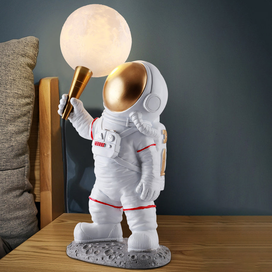 Contemporary Creative Resin ABS Astronaut 1-Light Table Lamp for Bedroom, Unique Astronaut Night Light, Modern Kids Room Decor, Stylish Desk Lamp for Space Theme, Adjustable LED Lighting, Home Office Accent Lighting, Fun Bedroom Accessories, Decorative As
