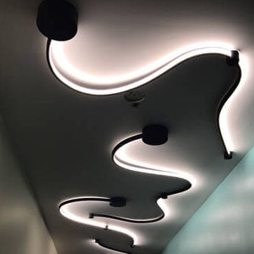 Modern Aluminum Snake-Shaped LED Wall Sconce Lamp - Curved Design, 1-Light Fixture, Contemporary Home Lighting