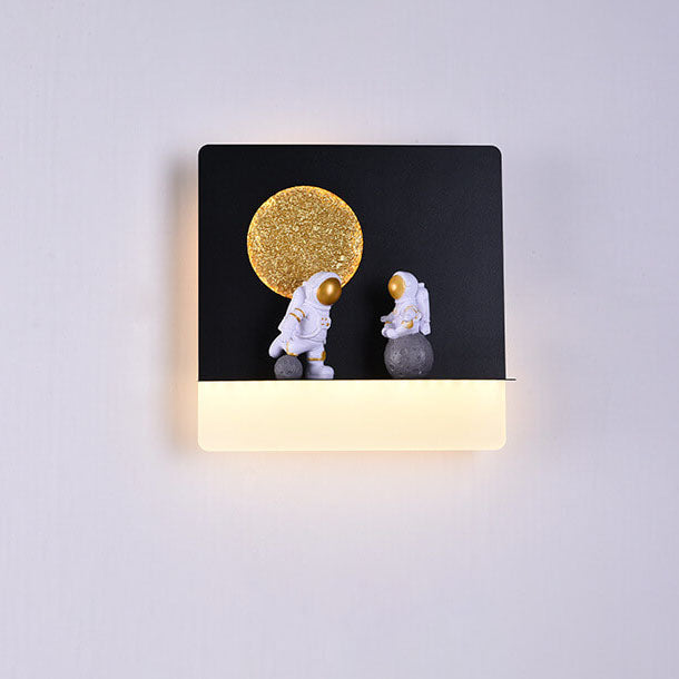 Contemporary Iron Resin Round Astronaut LED Wall Sconce Lamp for Bedroom, Modern Space-Themed Lighting, Unique Decorative Wall Light Fixture, Astronaut Design Night Light, Kids Room Decor, Space Adventure Bedroom Lighting, Stylish LED Wall Lamp, Creative