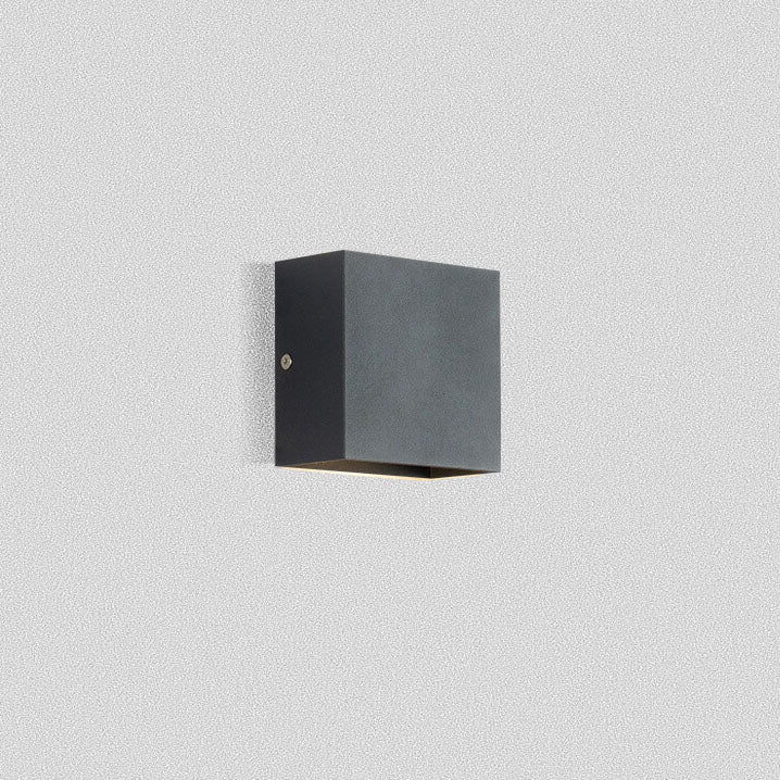 Modern Minimalist Square Aluminum LED Wall Sconce Lamp

Illuminate your space with our sleek modern minimalist square aluminum LED wall sconce lamp. Designed for versatility and elegance, this wall light fixture enhances any decor while providing energy-e