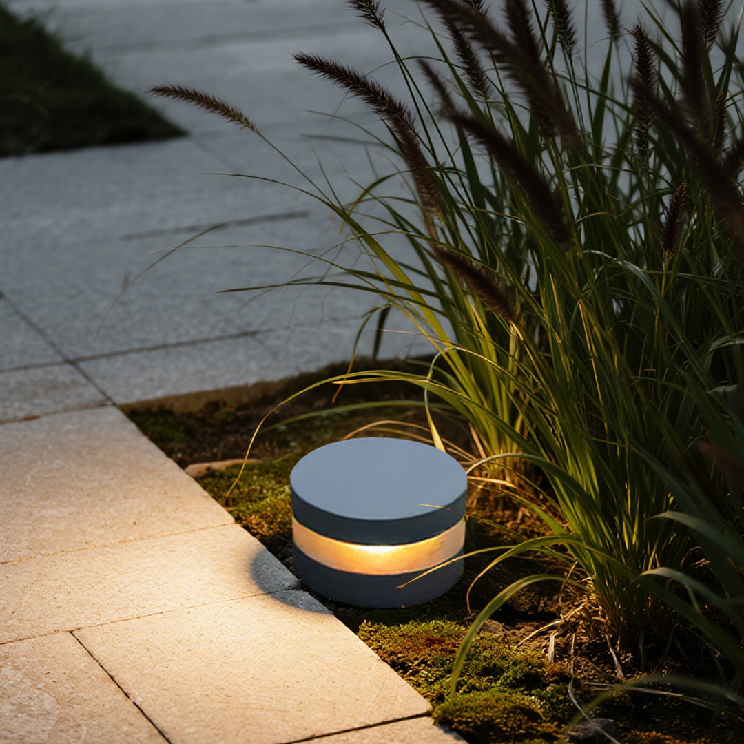 110V LED Landscape Lights - Waterproof Minimalist Outdoor Lighting