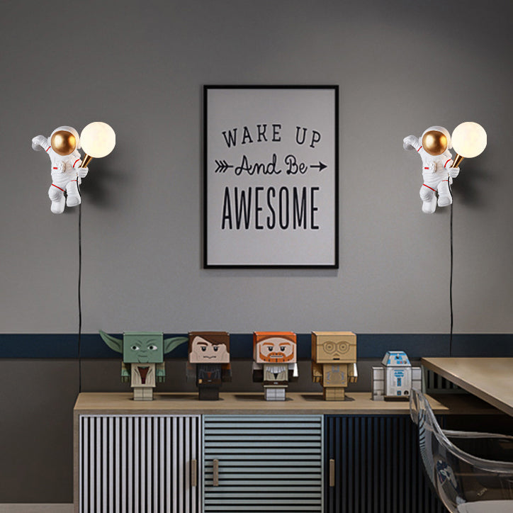 Contemporary Creative Resin ABS Astronaut 1-Light Table Lamp for Bedroom, Unique Astronaut Night Light, Modern Kids Room Decor, Stylish Desk Lamp for Space Theme, Adjustable LED Lighting, Home Office Accent Lighting, Fun Bedroom Accessories, Decorative As