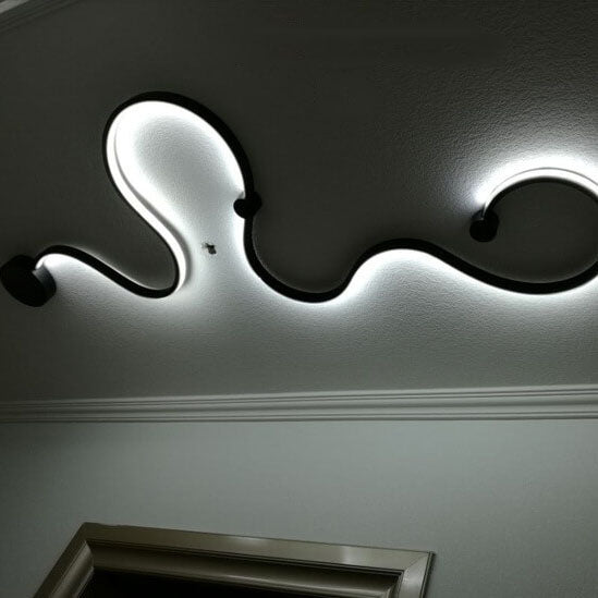 Modern Aluminum Snake-Shaped LED Wall Sconce Lamp - Curved Design, 1-Light Fixture, Contemporary Home Lighting