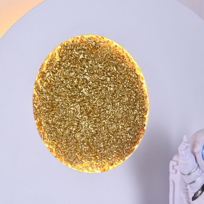 Contemporary Iron Resin Round Astronaut LED Wall Sconce Lamp for Bedroom, Modern Space-Themed Lighting, Unique Decorative Wall Light Fixture, Astronaut Design Night Light, Kids Room Decor, Space Adventure Bedroom Lighting, Stylish LED Wall Lamp, Creative