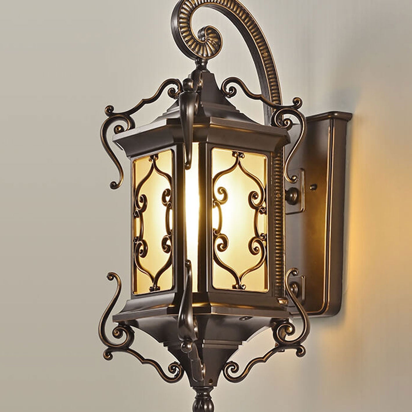 European Palace Outdoor Waterproof Wall Sconce Lamp - 1-Light Decorative Fixture for Gardens and Patios