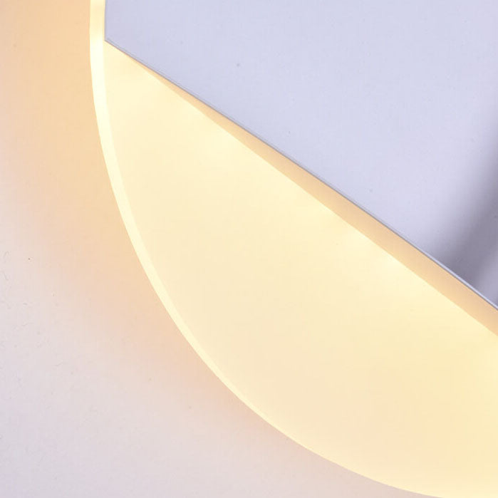 Contemporary Iron Resin Round Astronaut LED Wall Sconce Lamp for Bedroom, Modern Space-Themed Lighting, Unique Decorative Wall Light Fixture, Astronaut Design Night Light, Kids Room Decor, Space Adventure Bedroom Lighting, Stylish LED Wall Lamp, Creative