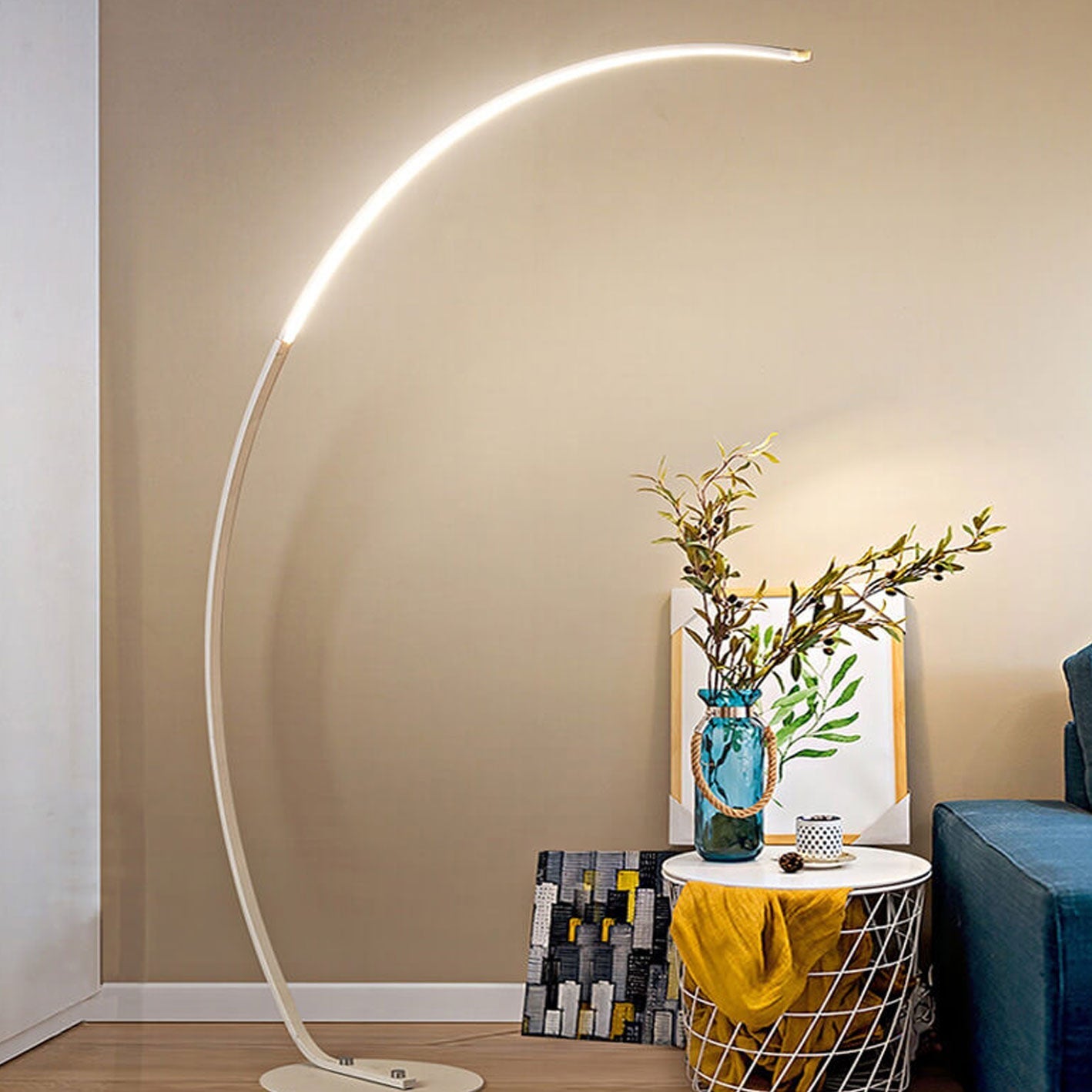 Minimalist Curved Line LED Aluminum Floor Lamp