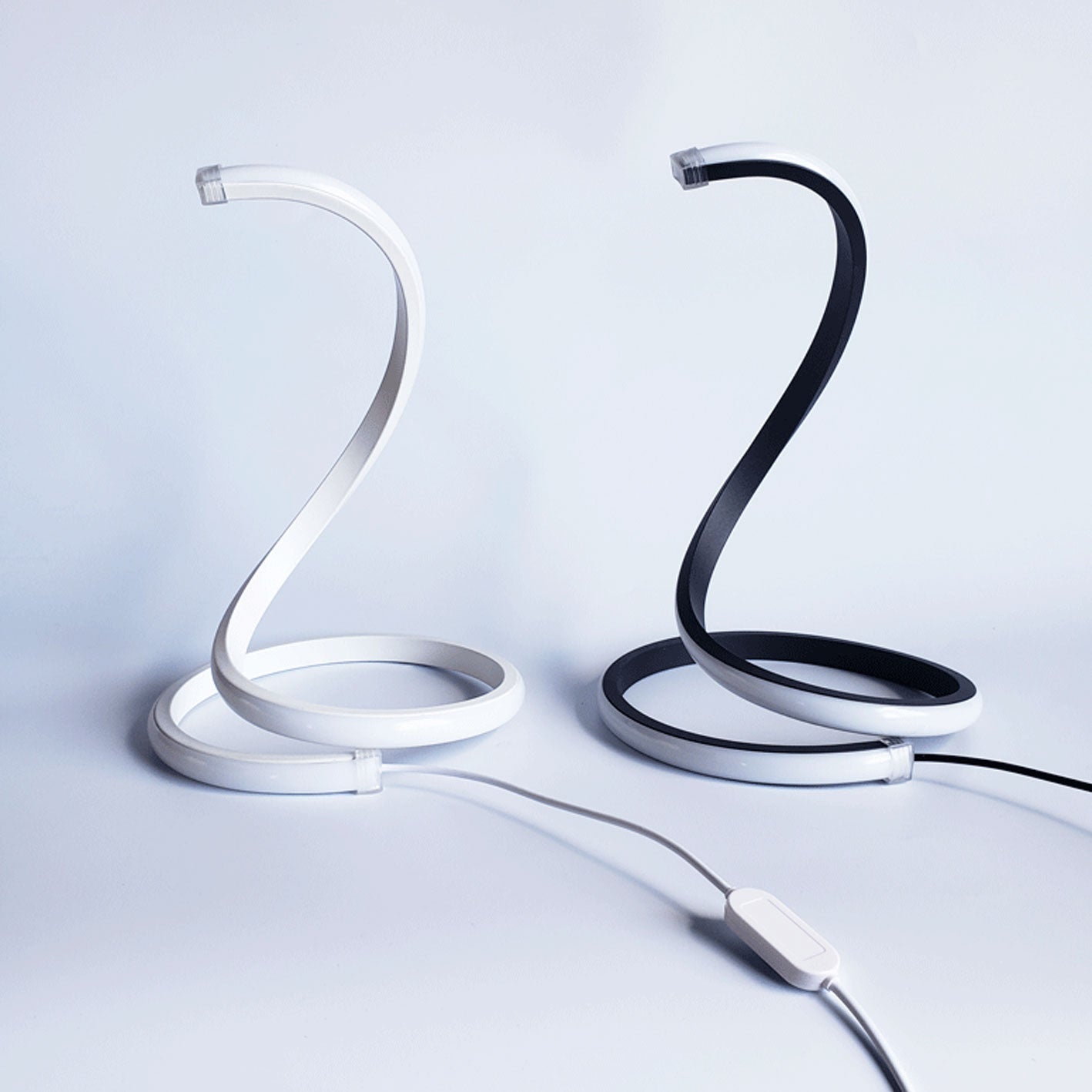 Modern Creative Snake Shape LED Touch Dimming Table Lamp, Adjustable Brightness Desk Light, Flexible Curved Design, USB Rechargeable, Stylish Bedroom Decor, Unique Nightstand Lighting, Home Office Desk Lamp, Contemporary Interior Lighting, Energy-Efficien
