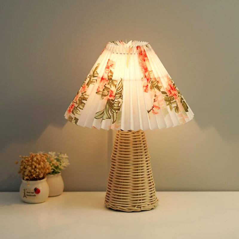 Vintage Pleated Fabric Tapered Base 1-Light Table Lamp, Retro Home Lighting, Stylish Accent Lamp for Living Room, Bedroom Decor, Mid-Century Modern Design, Unique Nightstand Light, Elegant Pleat Lampshade, Warm Lighting for Cozy Atmosphere, Decorative Tab