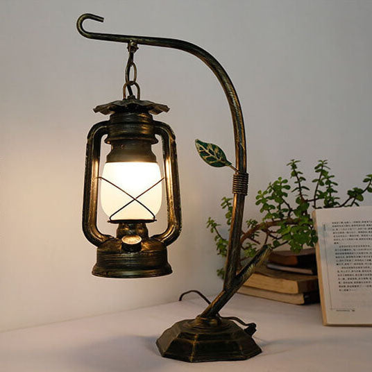 Vintage Antique Kerosene Lamp 1-Light Table Lamp, Retro Oil Lamp, Antique Style Lighting, Home Decor, Collectible Kerosene Light, Vintage Home Lighting, Unique Accent Lamp, Rustic Table Decor, Decorative Oil Lamp for Living Room, Heritage Lighting Solutio