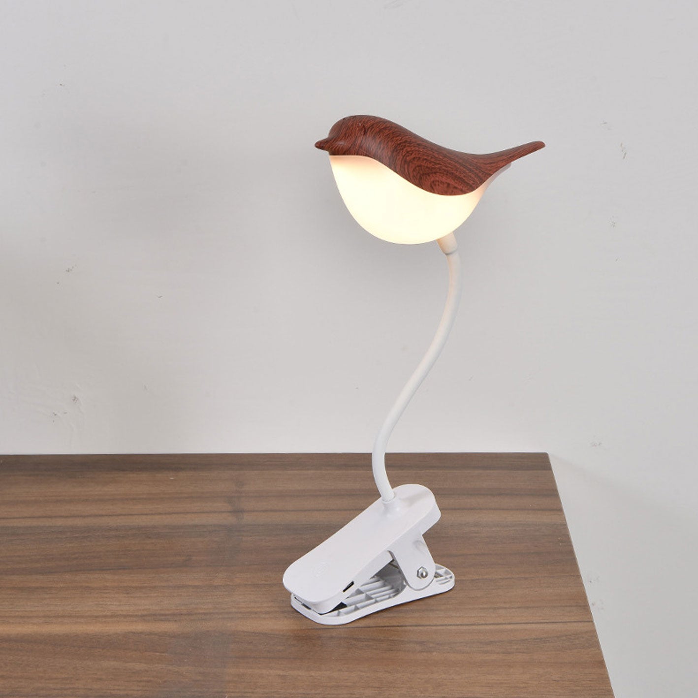 Nordic Creative Bird Clip USB Charging LED Night Light Table Lamp Decorative Bedside Lamp Brightness Adjustable Portable Design Cute Bird Shape for Kids Room Nursery Bedroom Home Office Lighting Gift Idea