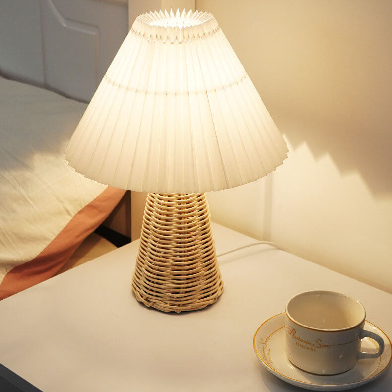 Vintage Pleated Fabric Tapered Base 1-Light Table Lamp, Retro Home Lighting, Stylish Accent Lamp for Living Room, Bedroom Decor, Mid-Century Modern Design, Unique Nightstand Light, Elegant Pleat Lampshade, Warm Lighting for Cozy Atmosphere, Decorative Tab