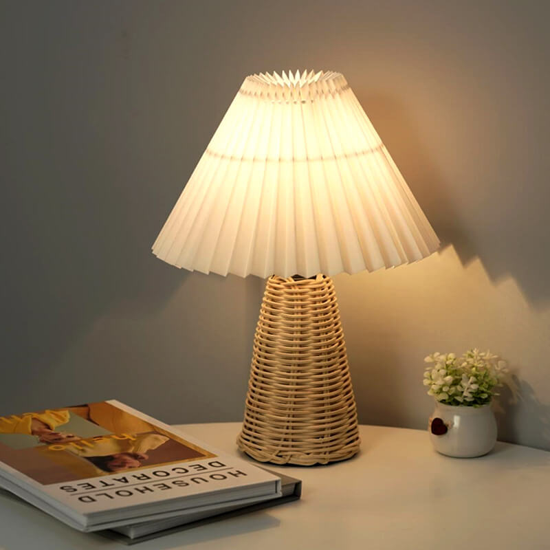 Vintage Pleated Fabric Tapered Base 1-Light Table Lamp, Retro Home Lighting, Stylish Accent Lamp for Living Room, Bedroom Decor, Mid-Century Modern Design, Unique Nightstand Light, Elegant Pleat Lampshade, Warm Lighting for Cozy Atmosphere, Decorative Tab