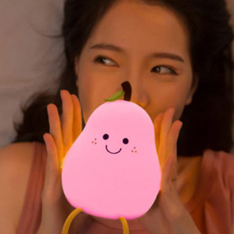 Creative Fruit Pear Silicone LED Night Light USB Table Lamp Soft Glow Rechargeable Nursery Light Kids Bedroom Decor Battery Operated Portable Nightlight Safe Touch Dimmer Mood Lighting Eco-Friendly Gift