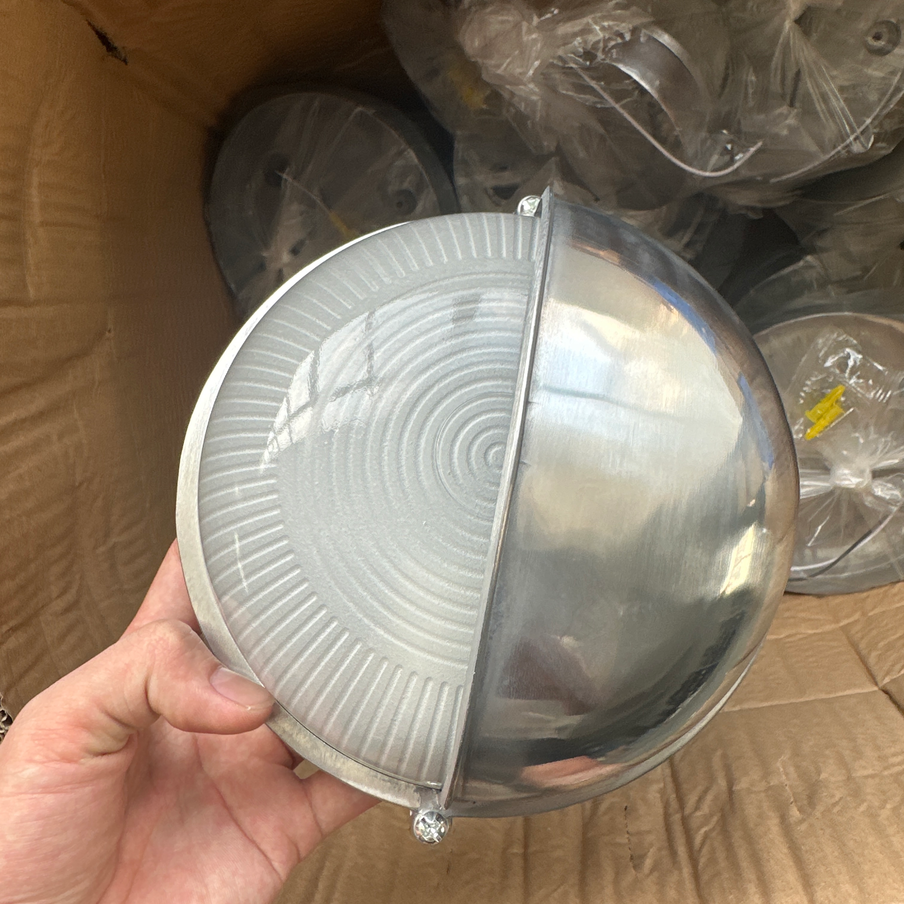 Contemporary Waterproof Aluminum Frosted Glass Round Outdoor Wall Sconce Lamp
