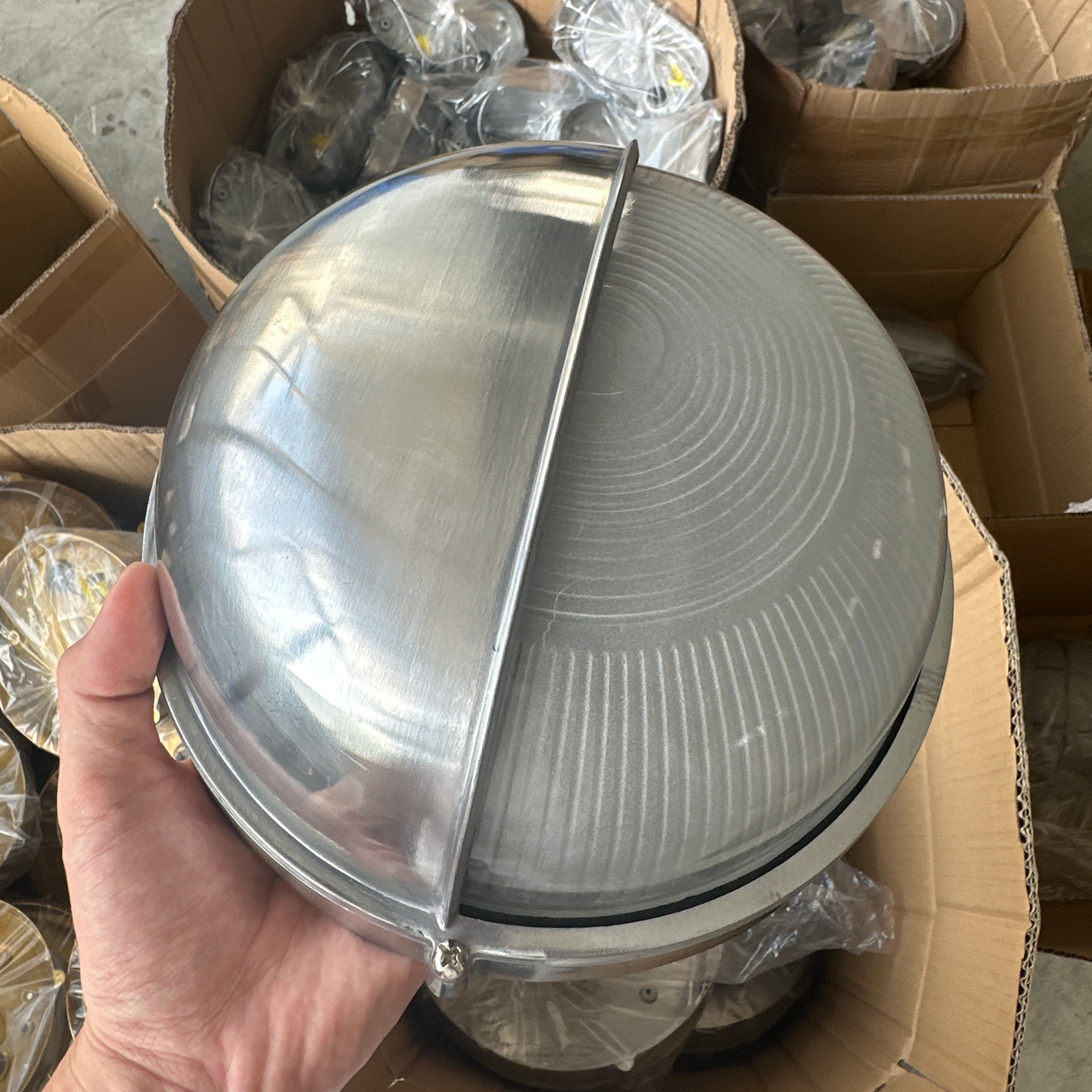 Contemporary Waterproof Aluminum Frosted Glass Round Outdoor Wall Sconce Lamp
