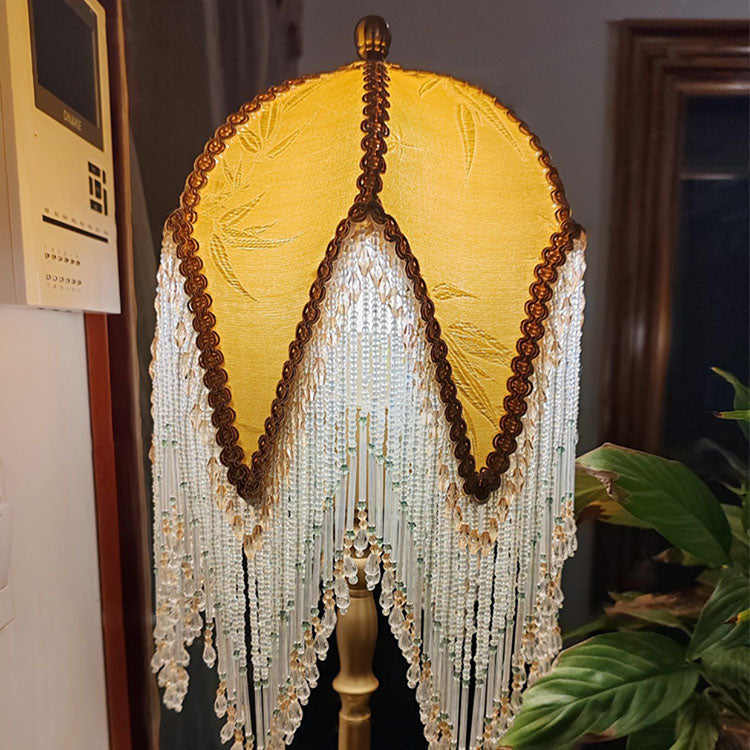 Traditional French Tassel Leaf Iron Fabric 1-Light Table Lamp for Bedroom, Elegant Decorative Lighting, Vintage Style Nightstand Lamp, Home Interior Design, Bedroom Essentials, Classic Iron Lamp with Shade, Decorative Tassel Design, Stylish Ambient Lighti