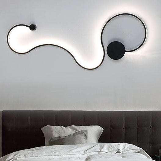 Modern Curved LED Wall Sconce - Aluminum Snake-Shaped 1-Light Lamp