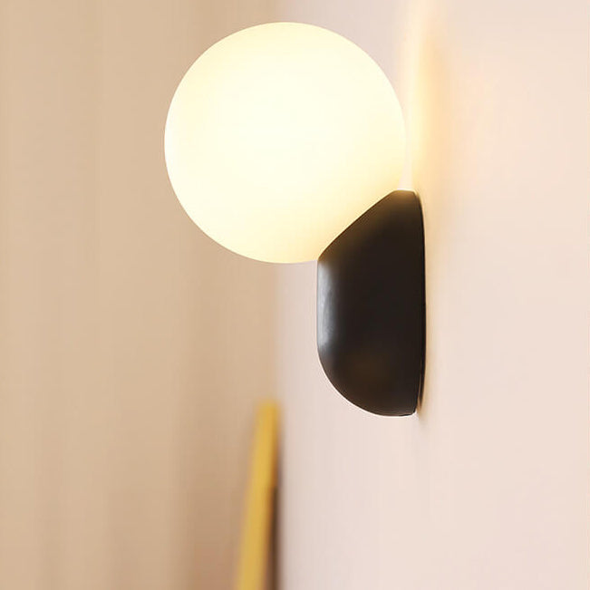 Macaron Cream Resin Glass Ball 1-Light Wall Sconce Lamp 

Illuminate your space with this stylish macaron cream wall sconce featuring a delightful resin glass ball design. Perfect for modern interiors, this 1-light lamp adds a touch of elegance to living