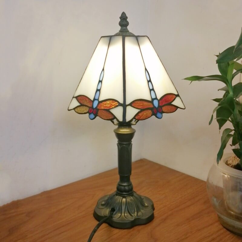 Traditional Tiffany Square Stained Glass Iron 1-Light Table Lamp for Bedroom, Vintage Tiffany Style Lighting, Art Nouveau Desk Lamp, Decorative Desk Lighting, Handcrafted Stained Glass Lamp, Classic Home Decor, Elegant Bedroom Accent Lamp, Unique Nightsta